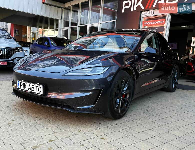 Седан Tesla Model 3 2024 в Львове