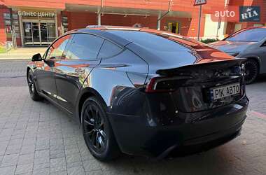 Седан Tesla Model 3 2024 в 