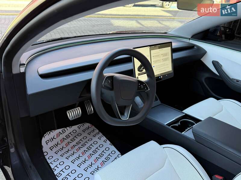Седан Tesla Model 3 2024 в Львове