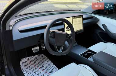 Седан Tesla Model 3 2024 в 