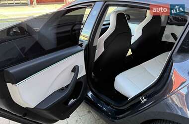 Седан Tesla Model 3 2024 в 