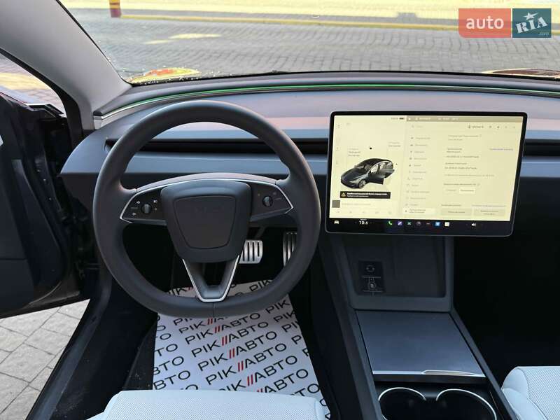 Седан Tesla Model 3 2024 в Львове