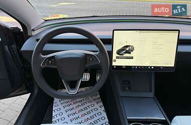 Седан Tesla Model 3 2024 в 