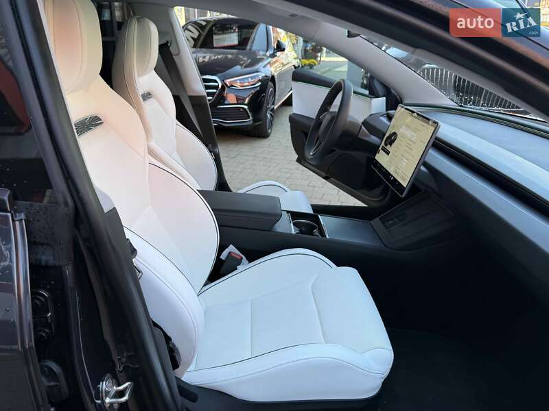 Седан Tesla Model 3 2024 в Львове