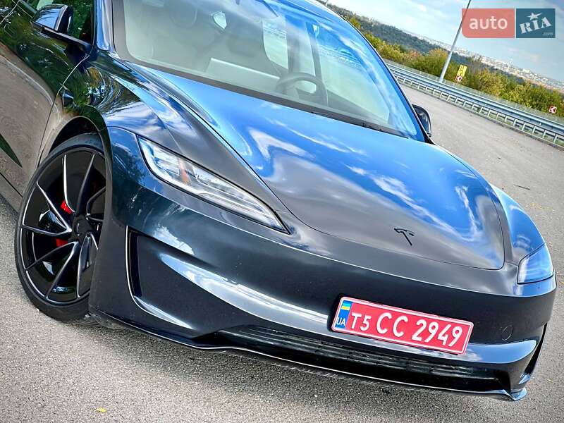 Седан Tesla Model 3 2024 в Запоріжжі
