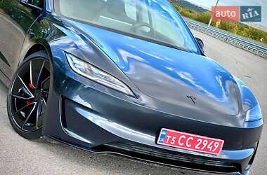 Седан Tesla Model 3 2024 в 