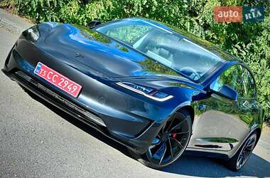 Седан Tesla Model 3 2024 в 