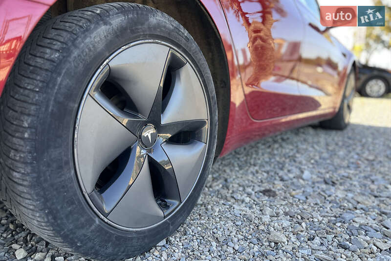 Седан Tesla Model 3 2019 в Коломиї
