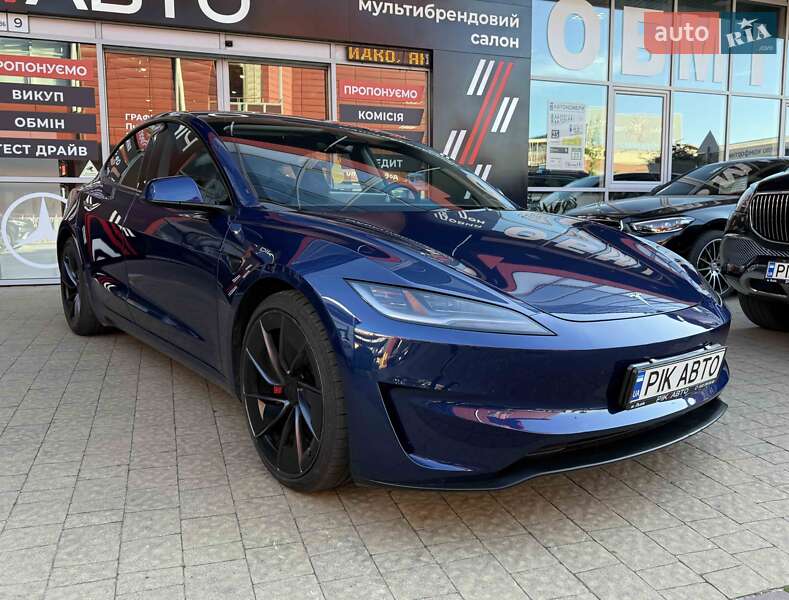 Седан Tesla Model 3 2024 в Львове