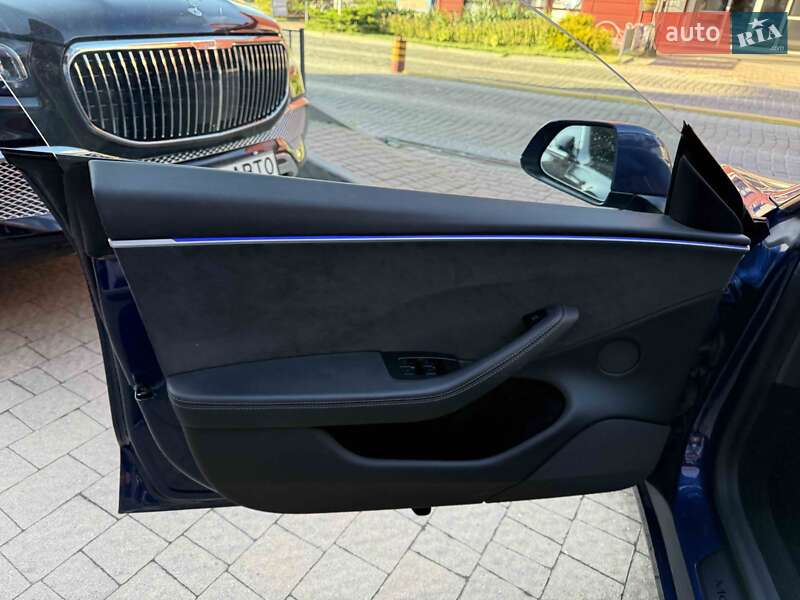 Седан Tesla Model 3 2024 в Львове
