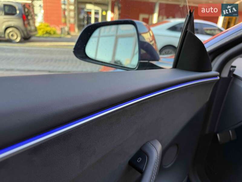 Седан Tesla Model 3 2024 в Львове