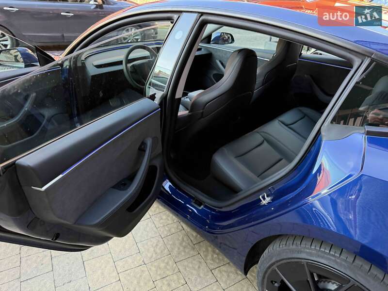 Седан Tesla Model 3 2024 в Львове