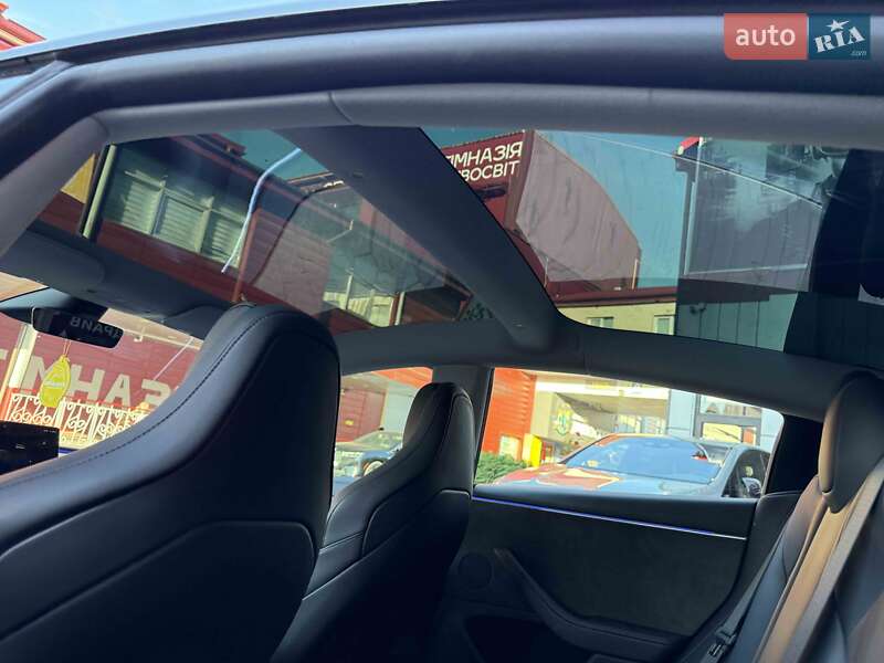 Седан Tesla Model 3 2024 в Львове