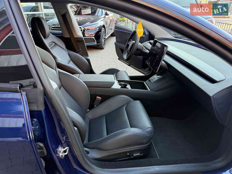 Седан Tesla Model 3 2024 в Львове