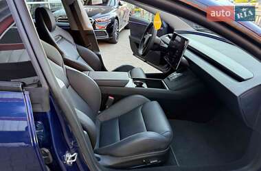 Седан Tesla Model 3 2024 в 