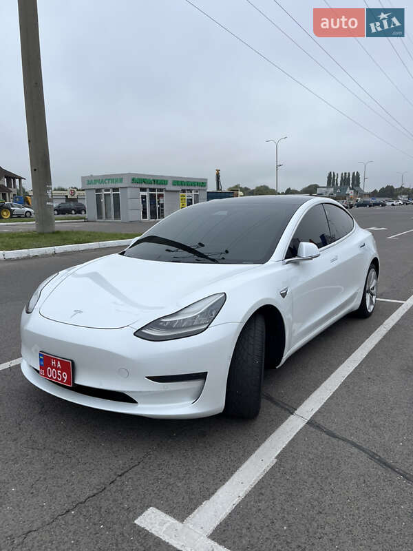 Седан Tesla Model 3 2019 в 