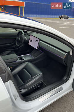 Седан Tesla Model 3 2019 в 