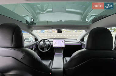 Седан Tesla Model 3 2019 в 