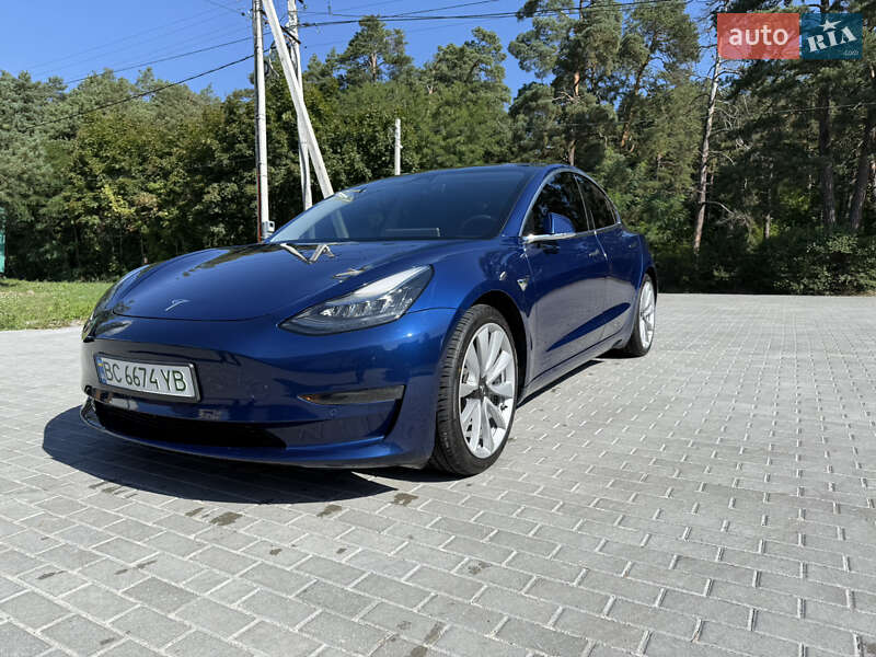 Седан Tesla Model 3 2019 в Львові