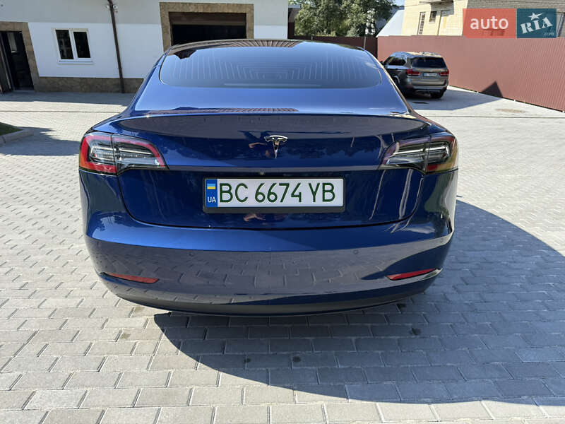 Седан Tesla Model 3 2019 в Львові