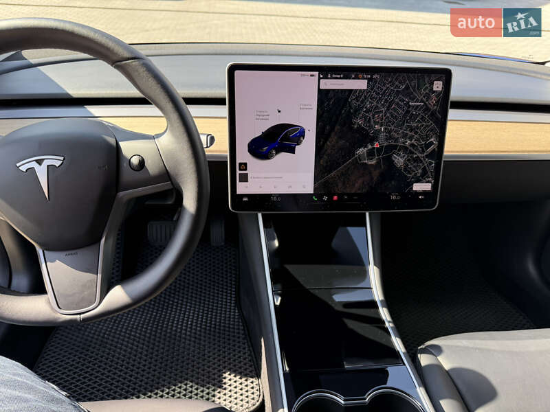 Седан Tesla Model 3 2019 в Львові