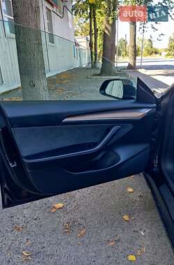 Седан Tesla Model 3 2022 в 