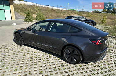 Седан Tesla Model 3 2024 в 