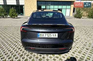 Седан Tesla Model 3 2024 в 