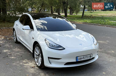 Седан Tesla Model 3 2017 в 