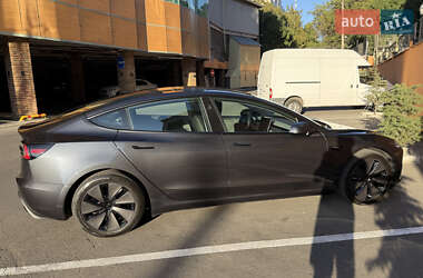 Седан Tesla Model 3 2024 в 