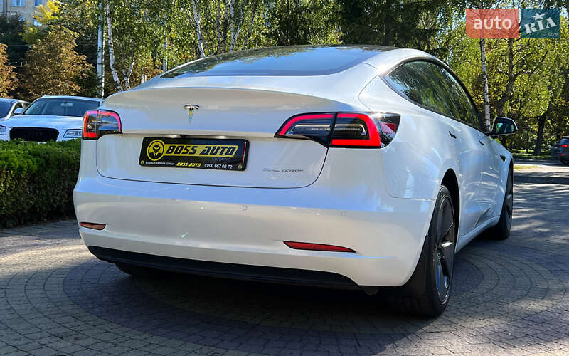 Седан Tesla Model 3 2022 в Львове