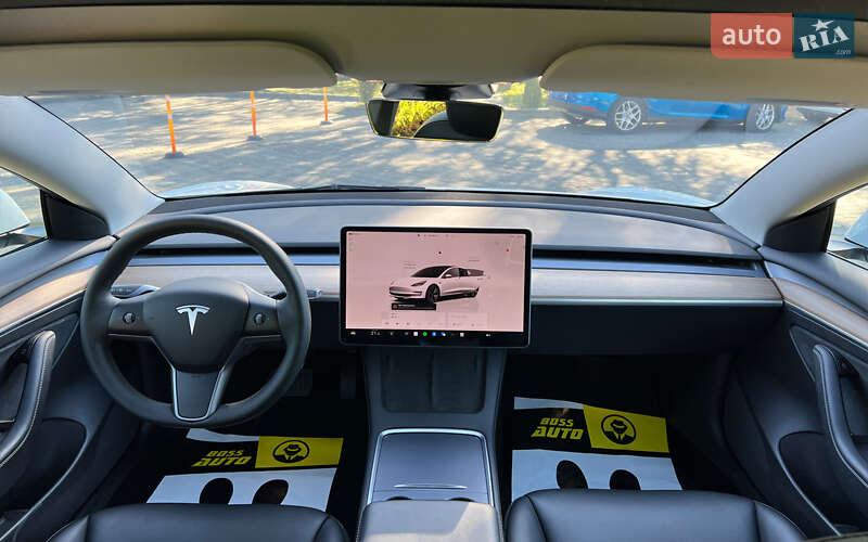 Седан Tesla Model 3 2022 в Львове