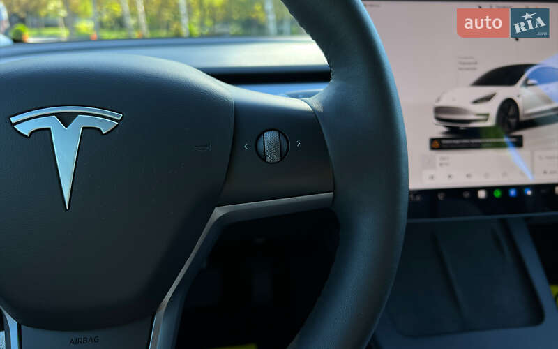 Седан Tesla Model 3 2022 в Львове