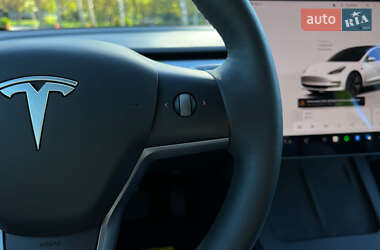Седан Tesla Model 3 2022 в 