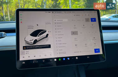 Седан Tesla Model 3 2022 в 