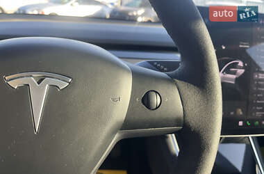 Седан Tesla Model 3 2020 в 