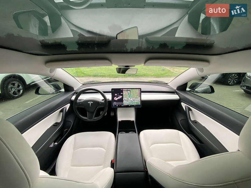 Седан Tesla Model 3 2019 в Львові