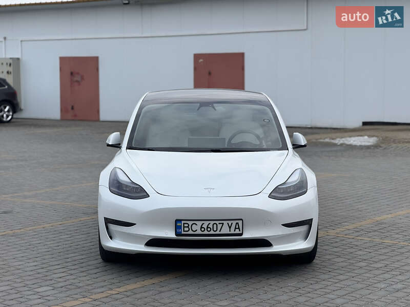 Седан Tesla Model 3 2021 в Львові