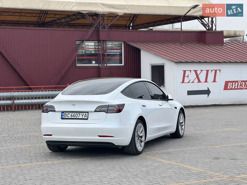 Седан Tesla Model 3 2021 в Львові