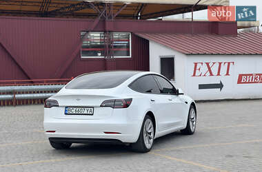Седан Tesla Model 3 2021 в 