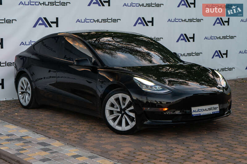 Седан Tesla Model 3 2020 в Киеве