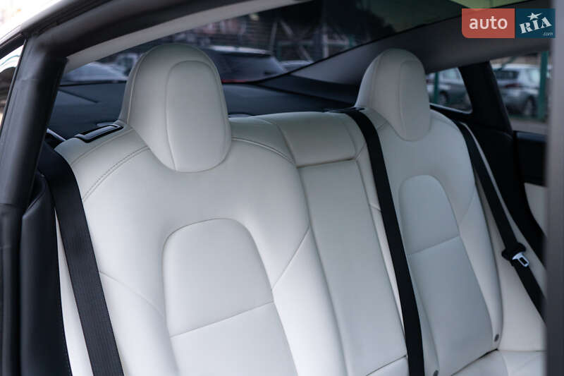 Седан Tesla Model 3 2020 в Киеве