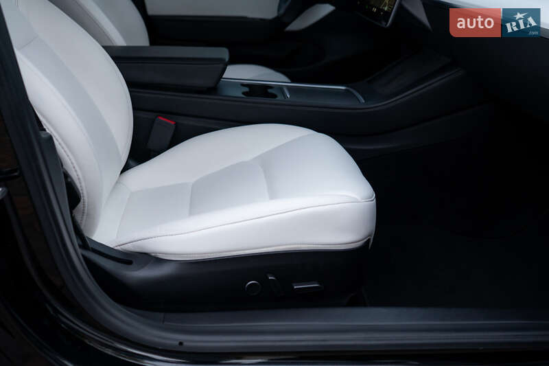 Седан Tesla Model 3 2020 в Киеве