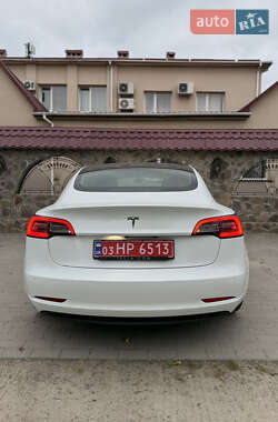 Седан Tesla Model 3 2020 в 