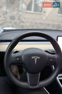 Седан Tesla Model 3 2020 в 
