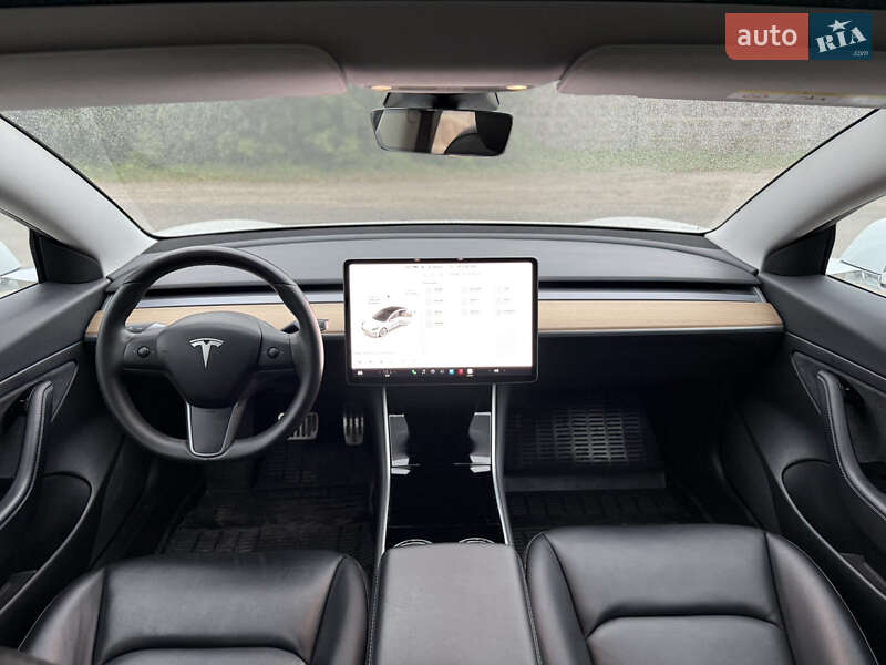 Седан Tesla Model 3 2020 в Радехові