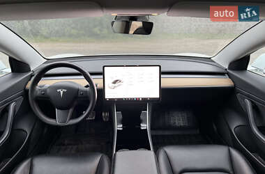 Седан Tesla Model 3 2020 в 