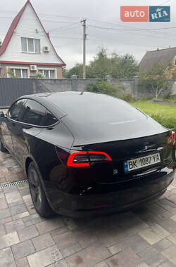 Седан Tesla Model 3 2022 в 