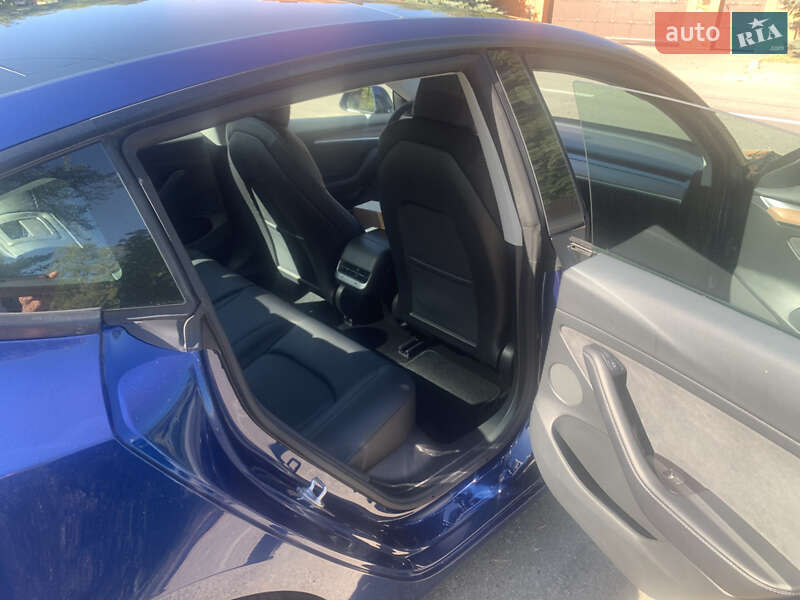 Седан Tesla Model 3 2020 в Киеве