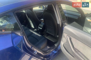 Седан Tesla Model 3 2020 в 